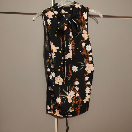 Shein sleeveless shirt new, size S 36 8