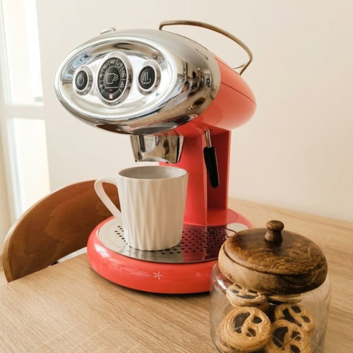 Francis Francis for Illy X7.1 coffee machine used, red