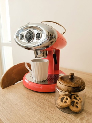 Francis Francis for Illy X7.1 coffee machine used, red