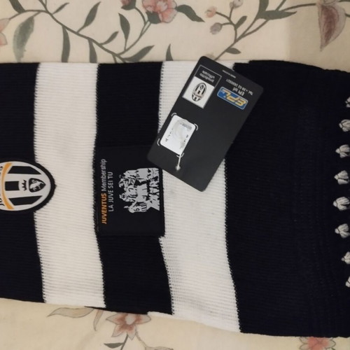 Juventus scarf new with store tag authentic