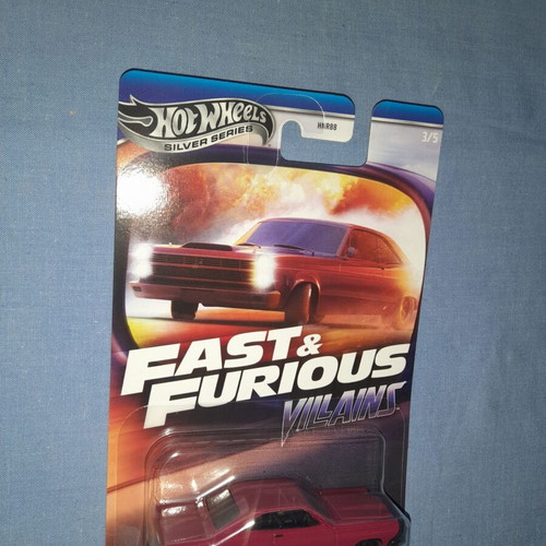 Hot Wheels Fast & Furious – Ford Fairlane 1966 Edición Coleccionista, Escala 1:64 Con Neumáticos Exclusivos Y Diseño Premium
