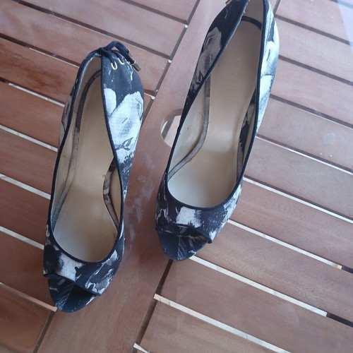 Nine West Floral Peep Toe Heels Size 38 Like New