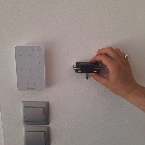 Key Holder Wall Mount with Pop-up Mechanism new, black with yellow details