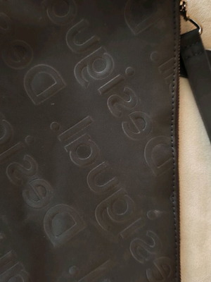 Τσάντα ώμου Desigual σαν καινούργιο, μαύρη