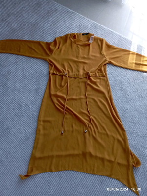 Women's dress size M like new with back zipper