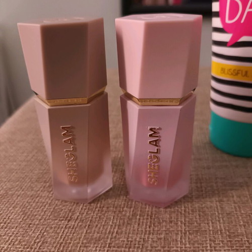 Liquid blush and contouring makeup set