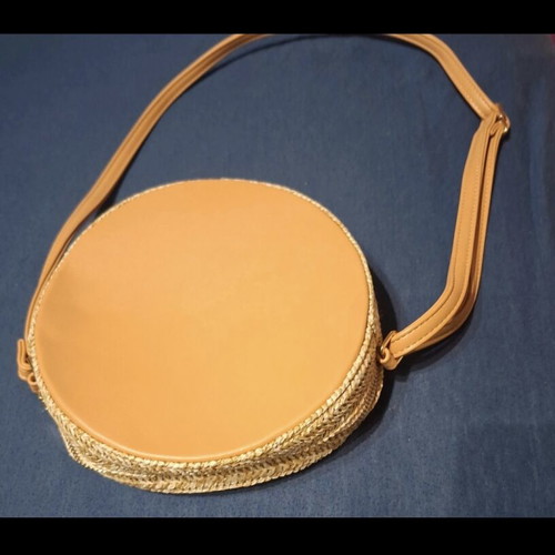 Round straw shoulder bag with leather, like new, brown