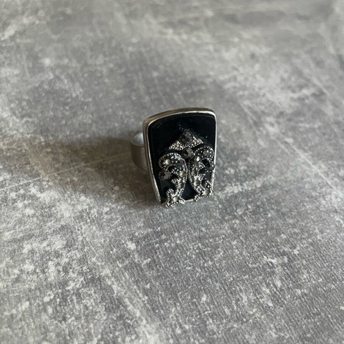Ring with black stone like new, silver