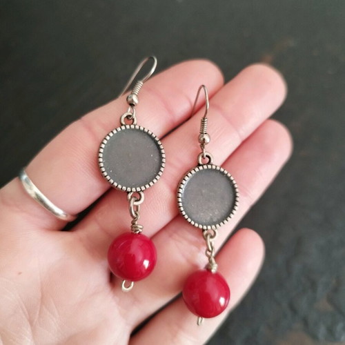 Bohem dangle earrings new with red bead and silver details