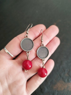 Bohem dangle earrings new with red bead and silver details