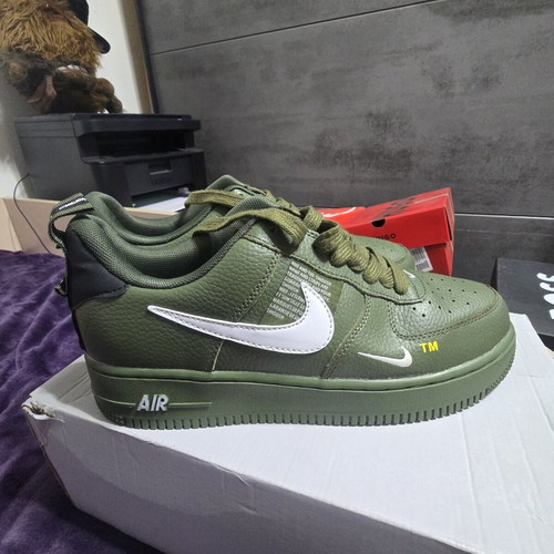 Nike Air Force 1 '07 LV8 Utility sneakers size 43, green