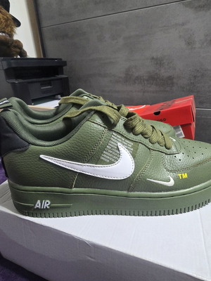 Nike Air Force 1 '07 LV8 Utility sneakers size 43, green