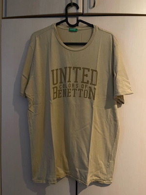 Benetton yellow T-shirt lightly worn, size L