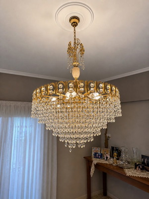 Classic crystal chandelier like new with gold finish