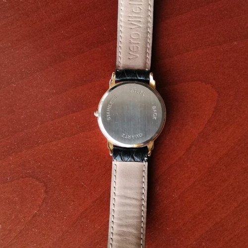 Classic women's watch like new, gold color
