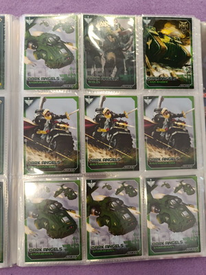 Άλμπουμ κάρτες Panini Warhammer 40000 Dark Galaxy σαν καινούργιο, περίπου 100 κάρτες