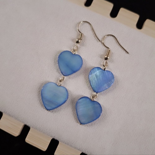 Earrings with dangling blue hearts like new