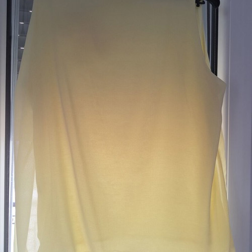 Blouse yellow used, loose fit covering belly