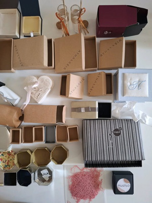 Gift packaging boxes like new