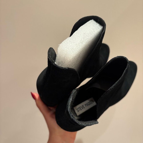 Steve Madden black ankle boots size 38 like new, suede