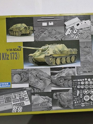 Jagdpanther (Sd.Kfz. 173) High-Tech Model 1:35 scale like new