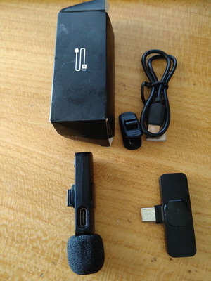 Lavalier Wireless Mic with USB Receiver like new for mobile phones