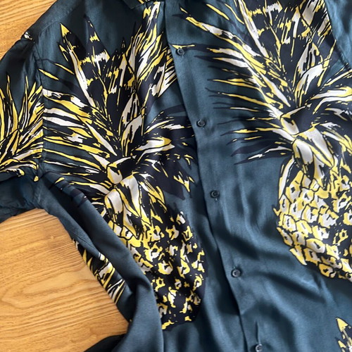 H&M dark green pineapple shirt XXL like new