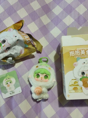 Yooki Strawberry Parrot new with original box and card