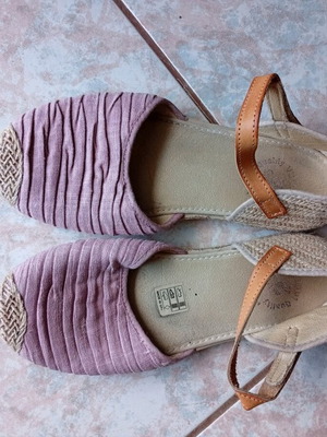 Girls Espadrilles Vul Ladi size 35 like new, beige and pink