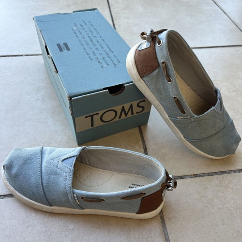 Toms kids blue espadrilles like new size 32.5