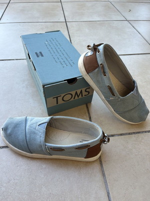 Toms kids blue espadrilles like new size 32.5
