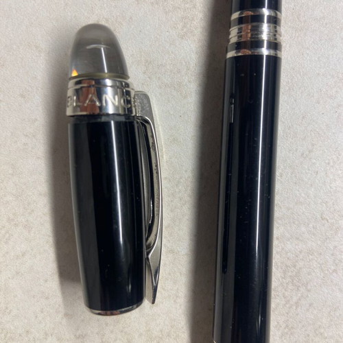 Montblanc pen like new with box