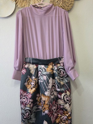 Kaos dress size M like new, colorful, knee-length