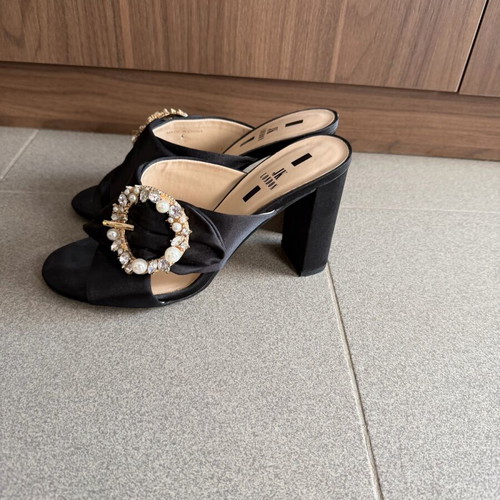 JK London satin summer heels like new, black and gold