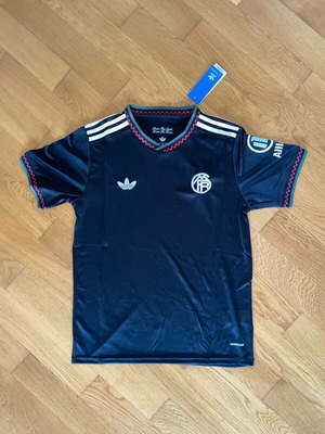 Bayern Munich Third Jersey Medium New Authentic