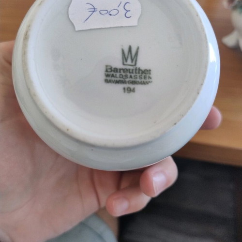 Ceramic white flowerpot like new, small