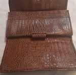 Leather wallet with 4 brown shades