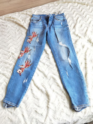 Modern women's jeans like new, size S/36, light blue