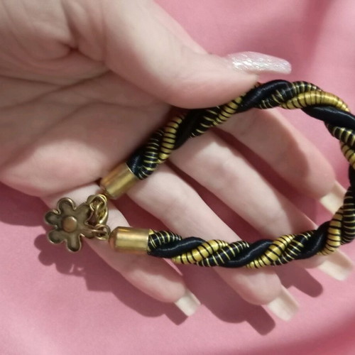 Bracelets like new, pack of 5 multicolored