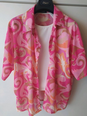 Multicolored short-sleeve women's shirt like new, size M