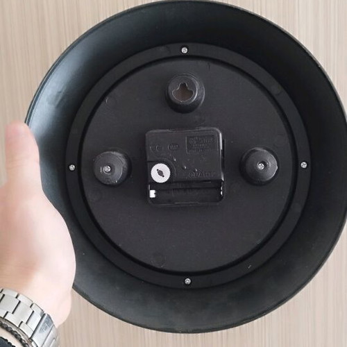 Analog wall clock like new