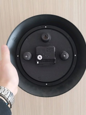 Analog wall clock like new