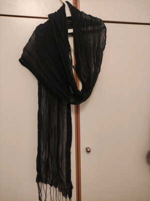 Alexi Andrioti 100% viscose scarf used with minor pulls