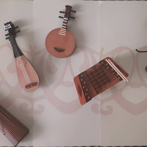 String instrument miniatures like new, set III
