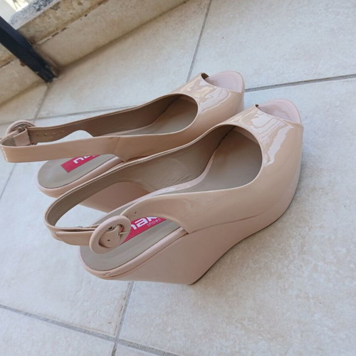 Nak nude platform sandals with strap, size 38
