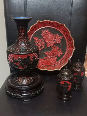 Chinese lacquer set with vase, 2 small jars and plate like new