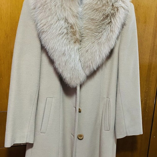 Cashmere coat like new, camel color, long with fox fur