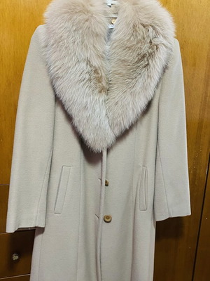 Cashmere coat like new, camel color, long with fox fur