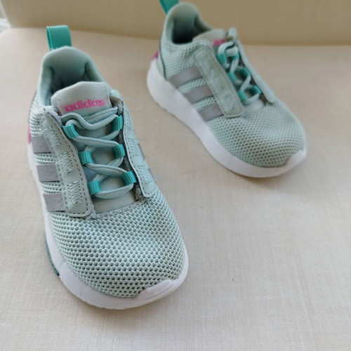 Girls' athletic shoes like new, size 21