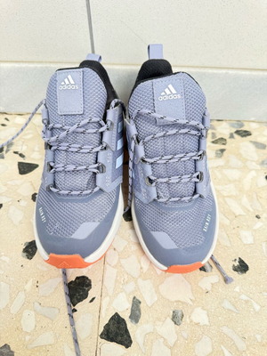 Adidas Terrex σε άριστη κατάσταση, νούμερο 28, γκρι και πορτοκαλί